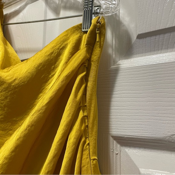 NWT Lovers and Friends Ana Dress in Marigold Yellow One Sleeve Cocktail Size M - Picture 7 of 9